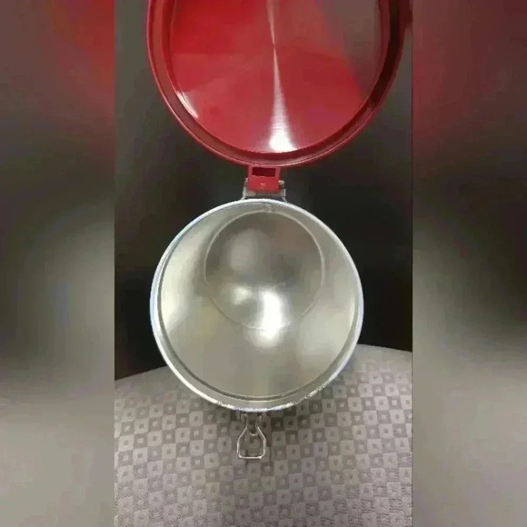 Tim Hortons Coffee Tin Limited Ed #003 Skating Pond & 40 Years of Friendship Mug - Picture 12 of 13